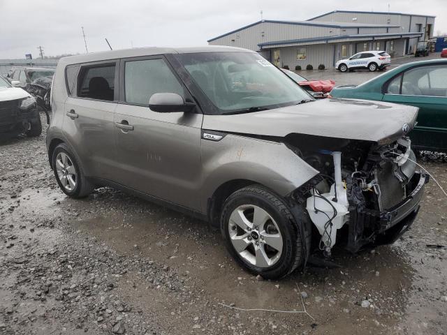 KNDJN2A27J7579787 - 2018 KIA SOUL GRAY photo 4