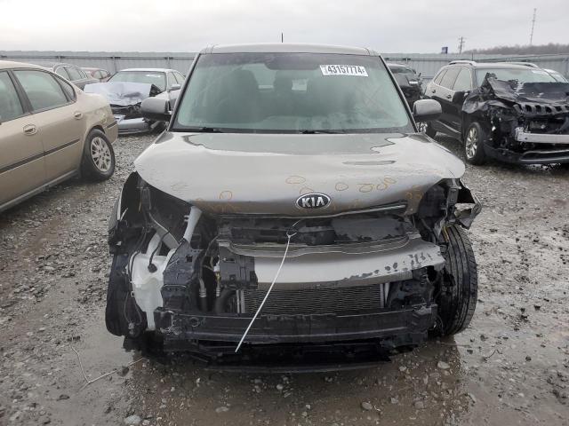 KNDJN2A27J7579787 - 2018 KIA SOUL GRAY photo 5