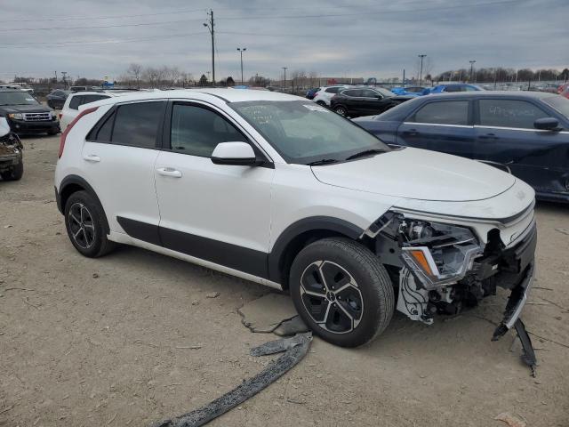 KNDCP3LE6P5093203 - 2023 KIA NIRO LX WHITE photo 4