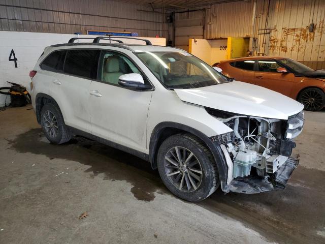 5TDJZRFH3KS574619 - 2019 TOYOTA HIGHLANDER SE WHITE photo 4