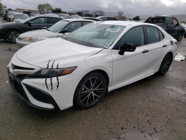 4T1G31AK8PU047075 - 2023 TOYOTA CAMRY SE NIGHT SHADE WHITE photo 1