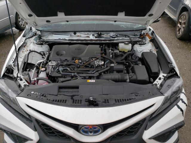 4T1G31AK8PU047075 - 2023 TOYOTA CAMRY SE NIGHT SHADE WHITE photo 11