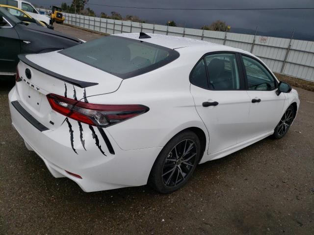 4T1G31AK8PU047075 - 2023 TOYOTA CAMRY SE NIGHT SHADE WHITE photo 3