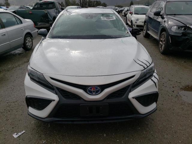 4T1G31AK8PU047075 - 2023 TOYOTA CAMRY SE NIGHT SHADE WHITE photo 5