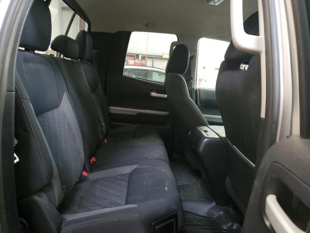 5TFUY5F13FX418799 - 2015 TOYOTA TUNDRA DOUBLE CAB SR/SR5 SILVER photo 10