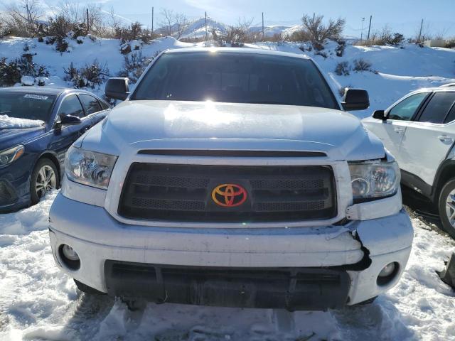 5TFDY5F14DX309748 - 2013 TOYOTA TUNDRA CREWMAX SR5 WHITE photo 5