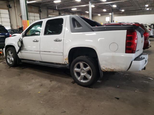 3GNTKGE36BG212314 - 2011 CHEVROLET AVALANCHE LTZ WHITE photo 2