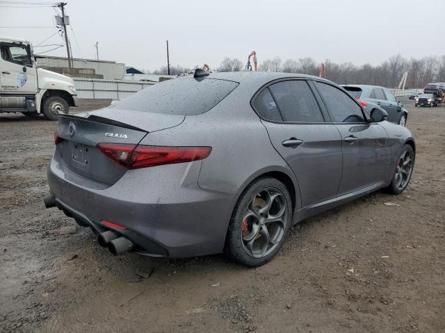 ZARFAEEN0J7570863 - 2018 ALFA ROMEO GIULIA TI Q4 GRAY photo 3