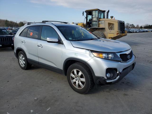 5XYKT3A64CG262770 - 2012 KIA SORENTO BASE SILVER photo 4