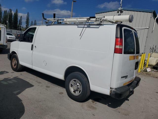 1GCWGFCA2D1903893 - 2013 CHEVROLET EXPRESS G2 WHITE photo 2