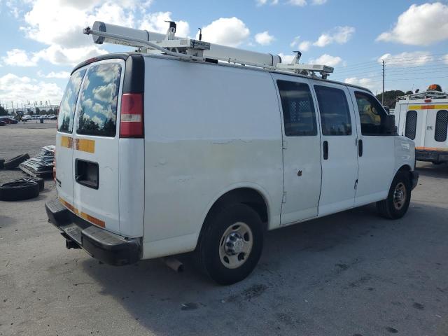 1GCWGFCA2D1903893 - 2013 CHEVROLET EXPRESS G2 WHITE photo 3