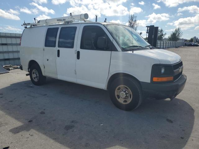 1GCWGFCA2D1903893 - 2013 CHEVROLET EXPRESS G2 WHITE photo 4
