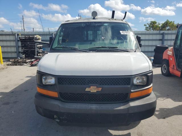 1GCWGFCA2D1903893 - 2013 CHEVROLET EXPRESS G2 WHITE photo 5