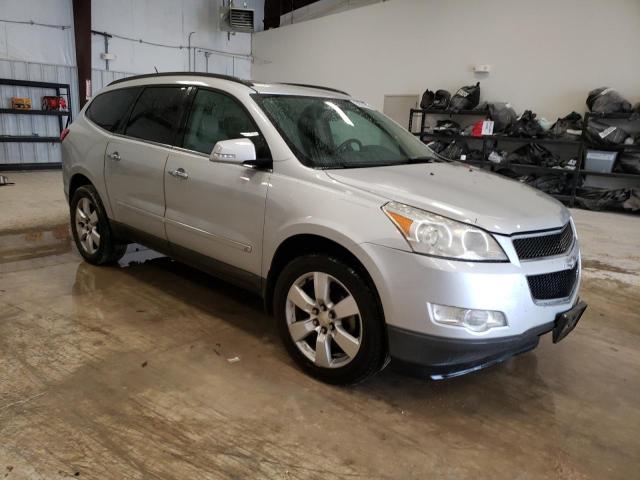 1GNER33D09S102368 - 2009 CHEVROLET TRAVERSE LTZ SILVER photo 4