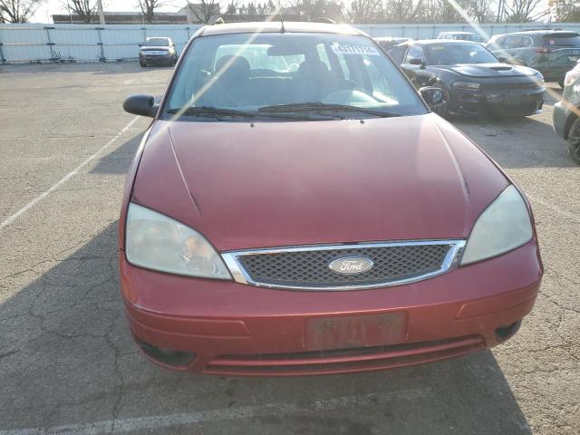 1FAFP36N25W158070 - 2005 FORD FOCUS ZXW RED photo 5