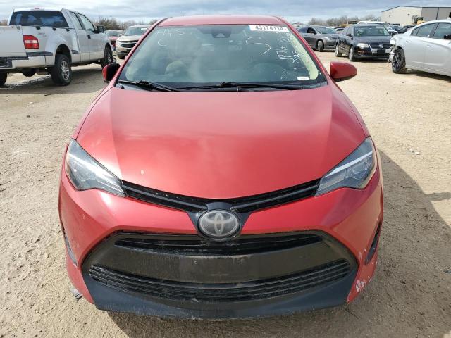 5YFBURHEXJP762356 - 2018 TOYOTA COROLLA L RED photo 5