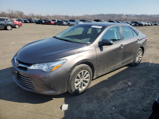 4T1BF1FK2HU415181 - 2017 TOYOTA CAMRY LE GRAY photo 1
