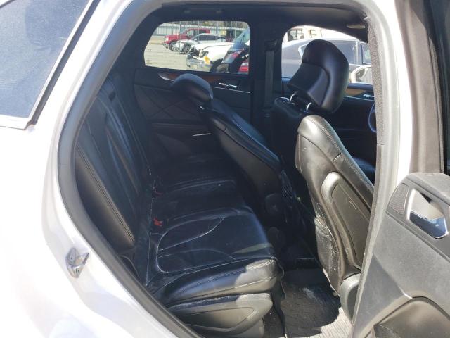 5LMCJ3C94KUL42450 - 2019 LINCOLN MKC RESERVE WHITE photo 10