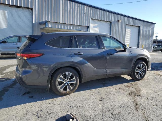 5TDGZRBH2NS212818 - 2022 TOYOTA HIGHLANDER XLE GRAY photo 3