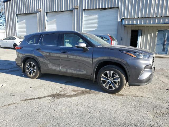 5TDGZRBH2NS212818 - 2022 TOYOTA HIGHLANDER XLE GRAY photo 4
