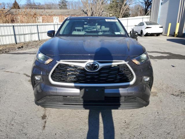 5TDGZRBH2NS212818 - 2022 TOYOTA HIGHLANDER XLE GRAY photo 5