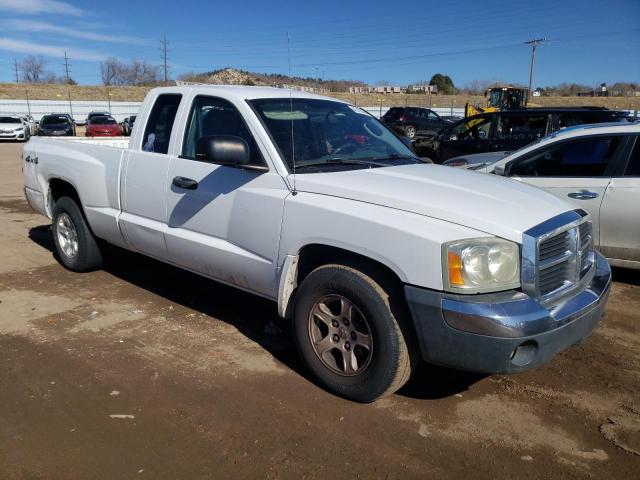 1D7HW42N05S146143 - 2005 DODGE DAKOTA SLT WHITE photo 4