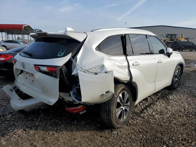 5TDGZRAH1MS070610 - 2021 TOYOTA HIGHLANDER XLE WHITE photo 3