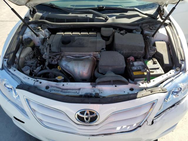 4T1BF3EK1BU585794 - 2011 TOYOTA CAMRY BASE WHITE photo 11