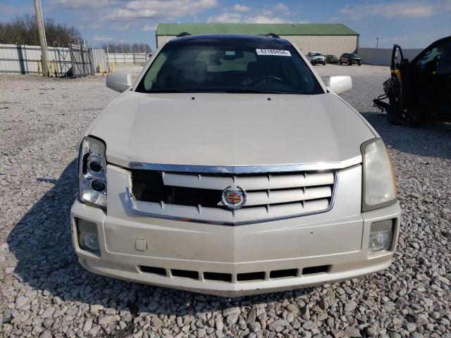 1GYEE637X80136547 - 2008 CADILLAC SRX WHITE photo 5