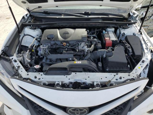 4T1G11AK6LU904915 - 2020 TOYOTA CAMRY SE WHITE photo 11