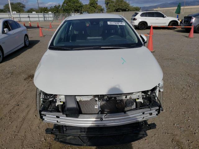 JTDEAMDE0MJ008549 - 2021 TOYOTA COROLLA LE WHITE photo 5