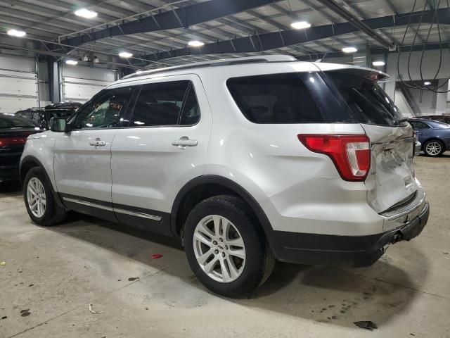 1FM5K8D87JGA43379 - 2018 FORD EXPLORER XLT SILVER photo 2