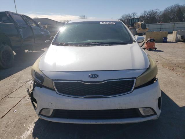 3KPFL4A86HE092022 - 2017 KIA FORTE EX WHITE photo 5