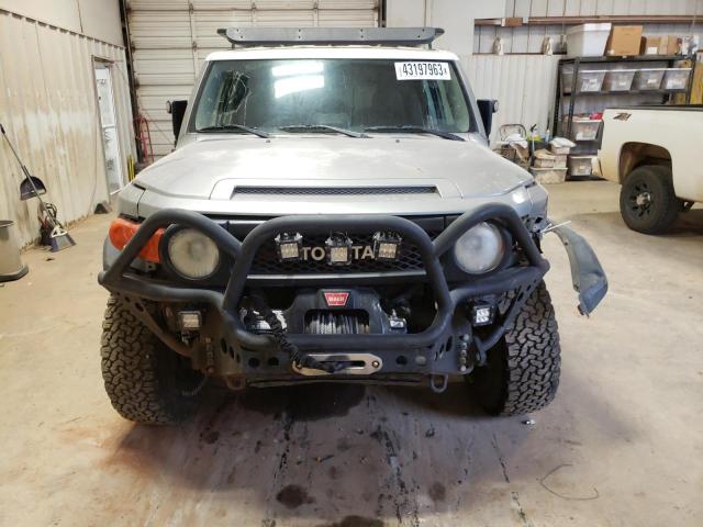 JTEBU4BF7AK073230 - 2010 TOYOTA FJ CRUISER SILVER photo 5