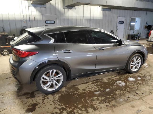 SJKCH5CP2JA057997 - 2018 INFINITI QX30 BASE رمادي صورة 3