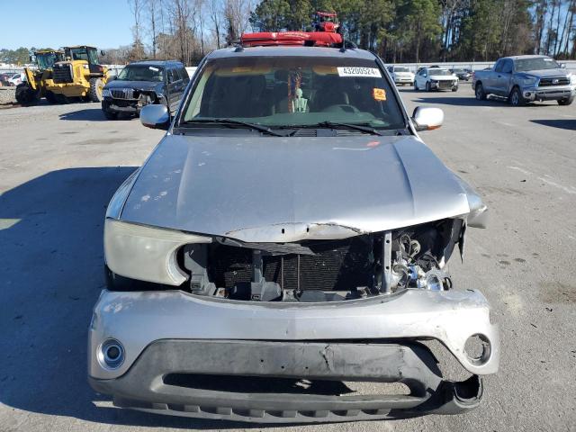 5GAES13P642257755 - 2004 BUICK RAINIER CXL SILVER photo 5