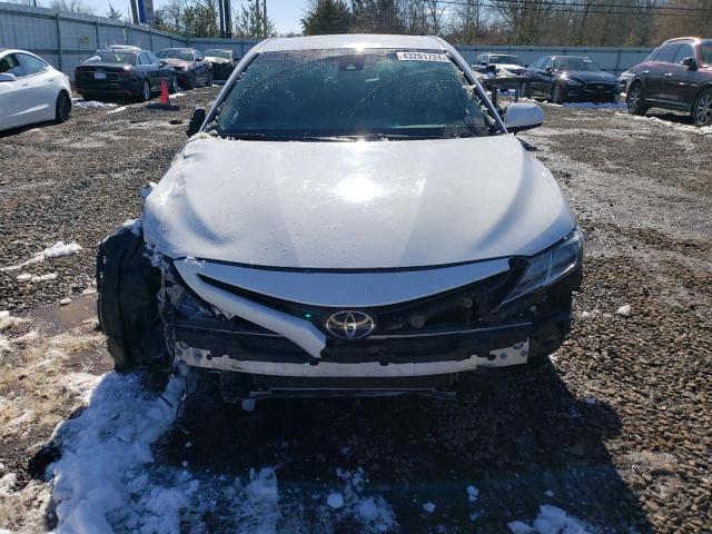 4T1B11HK2JU623160 - 2018 TOYOTA CAMRY L WHITE photo 5