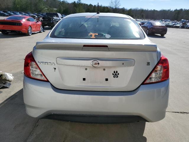 3N1CN7AP3HL829228 - 2017 NISSAN VERSA S SILVER photo 6