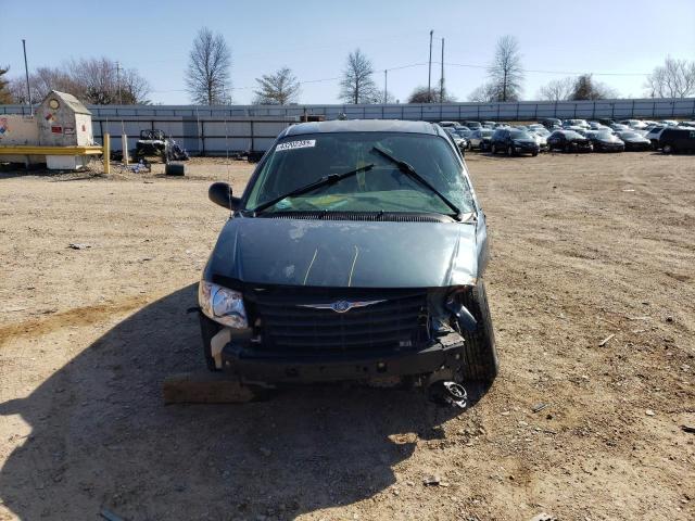 1C4GP45R55B437576 - 2005 CHRYSLER TOWN & COU მწვანე ფოტო 5