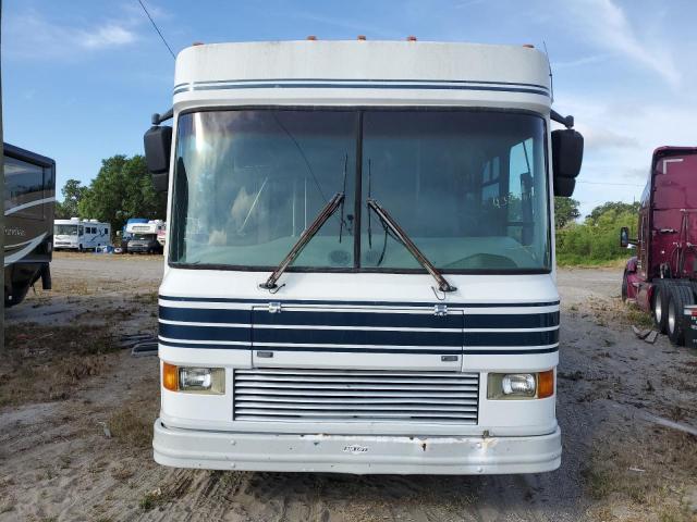 1GBLP37J1X3302760 - 1999 CHEVROLET P30 WHITE photo 5