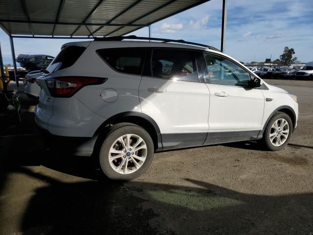 1FMCU0GD5JUA25346 - 2018 FORD ESCAPE SE WHITE photo 3