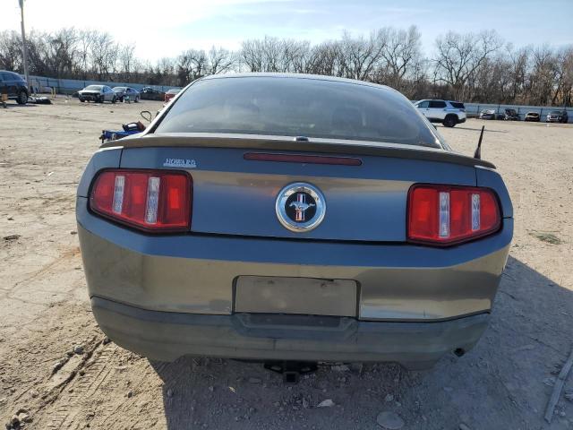 1ZVBP8AN3A5106800 - 2010 FORD MUSTANG GRAY photo 6