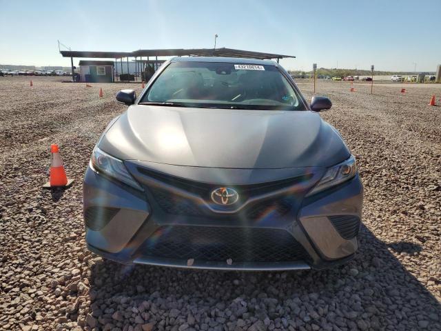 4T1B61HK5KU724468 - 2019 TOYOTA CAMRY XSE GRAY photo 5