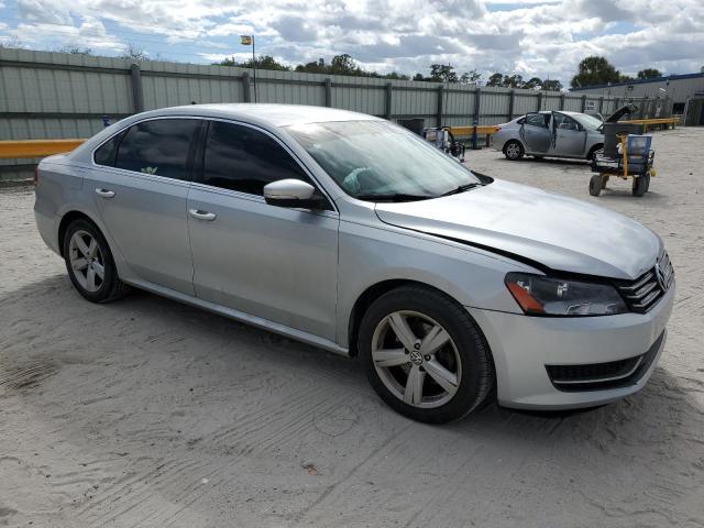 1VWBP7A36DC040140 - 2013 VOLKSWAGEN PASSAT SE SILVER photo 4