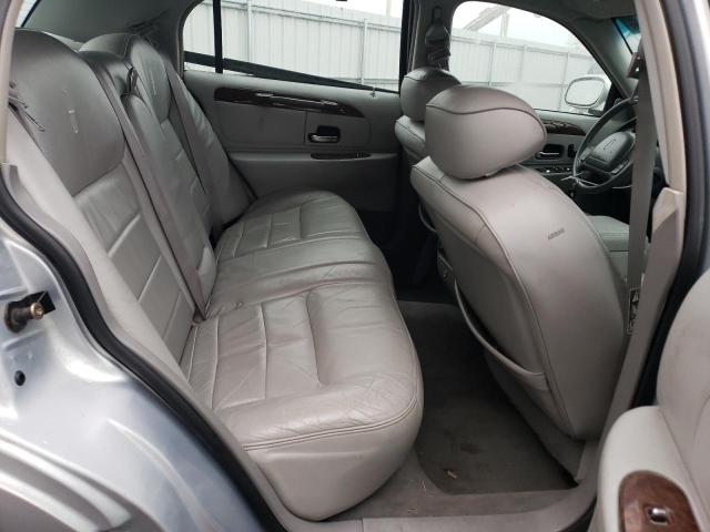 1LNHM81W72Y611457 - 2002 LINCOLN TOWN CAR EXECUTIVE SILVER photo 10