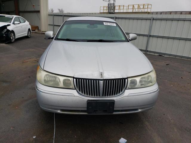 1LNHM81W72Y611457 - 2002 LINCOLN TOWN CAR EXECUTIVE SILVER photo 5