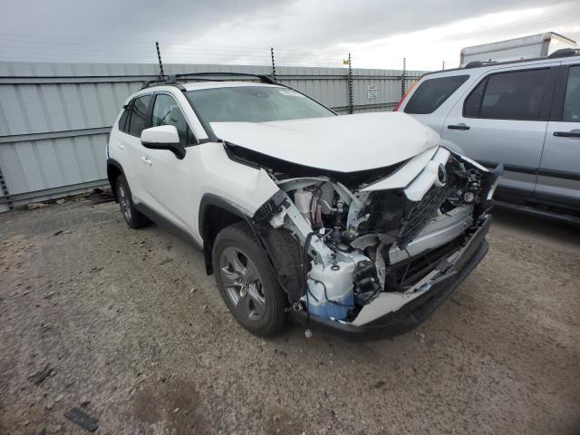 4T3RWRFV5RU111326 - 2024 TOYOTA RAV4 XLE WHITE photo 4