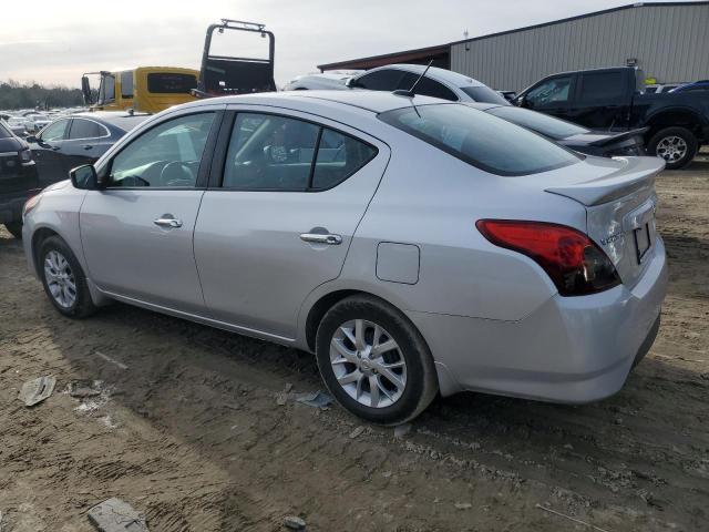 3N1CN7AP4JL815683 - 2018 NISSAN VERSA S SILVER photo 2