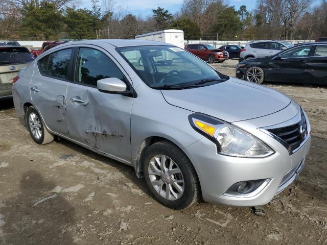 3N1CN7AP4JL815683 - 2018 NISSAN VERSA S SILVER photo 4