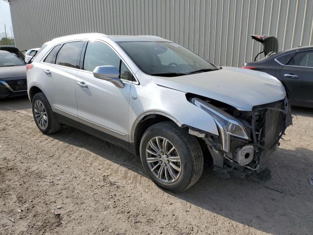 1GYKNCRS0JZ145000 - 2018 CADILLAC XT5 LUXURY SILVER photo 4